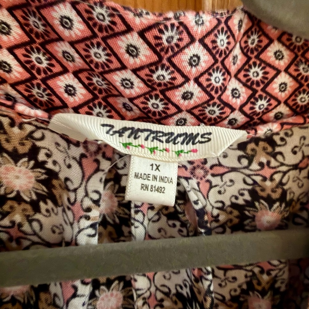 Tantrums Black and White Floral Kimono blouse - Picture 3 of 4